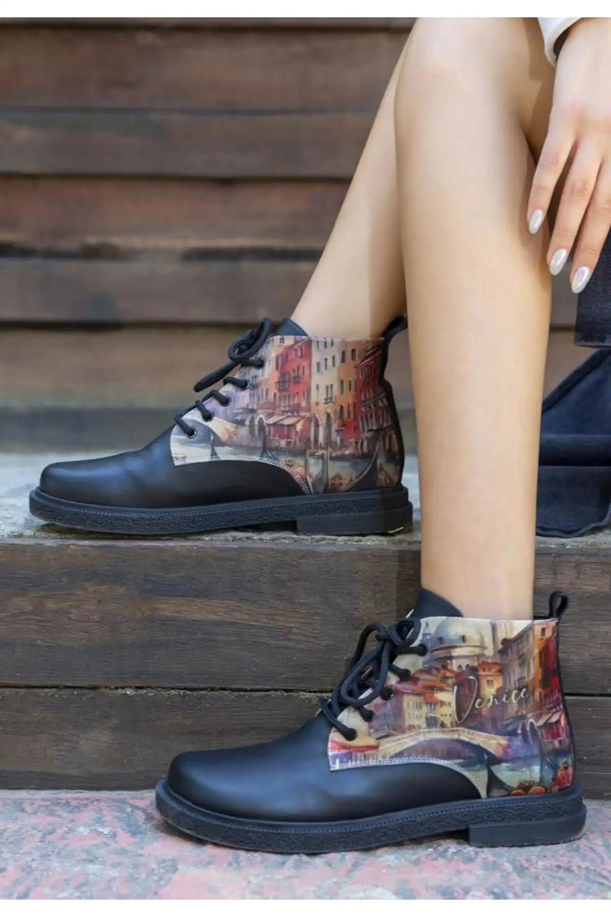 بوت و نیم بوت زنانه  براق  مشکی از جنس چرم گیاهی - طراحی نیس - 6183 بوت و نیم بوت زنانه براق مشکی از جنس چرم گیاهی - طراحی نیس - 6183