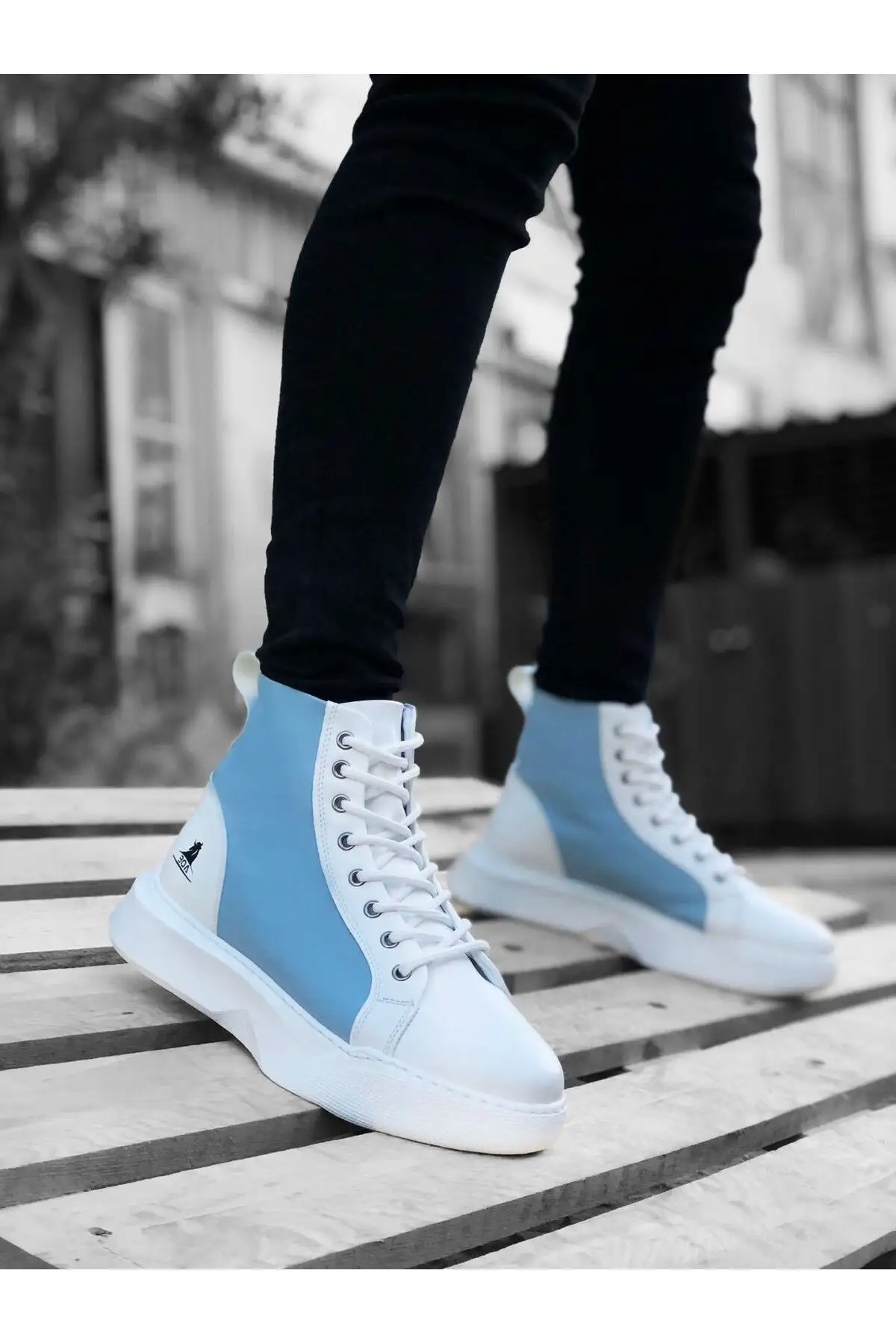 بوت بچگانه کفش ورزشی مردانه با لایه‌ی بلند سفید و آبی، دارای بند - 6660