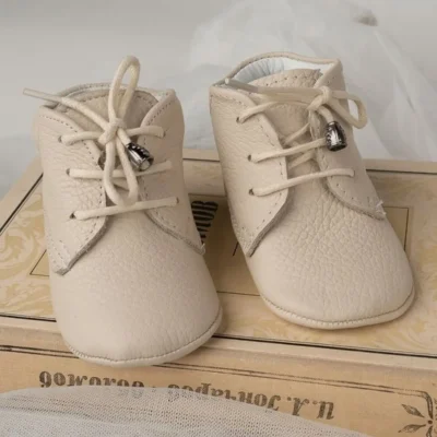 کفش نوزاد پسر بوت ی چرمی با بند لئو - رنگ کرم - 7149