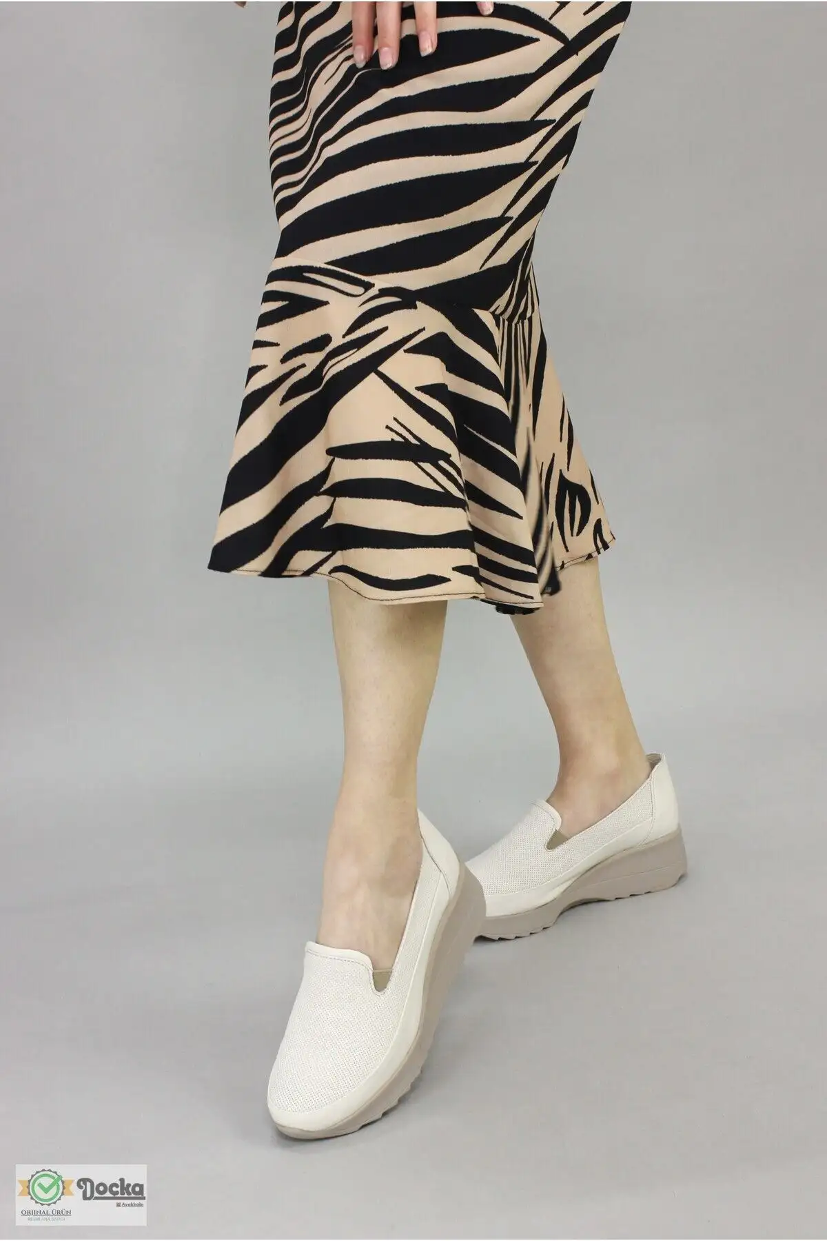 کفش ورزشی روزمره زنانه تابستانی پاشنه بلند اورتوپدیک از چرم طبیعی - 5551 کفش ورزشی روزمره زنانه تابستانی پاشنه بلند اورتوپدیک از چرم طبیعی - 5551