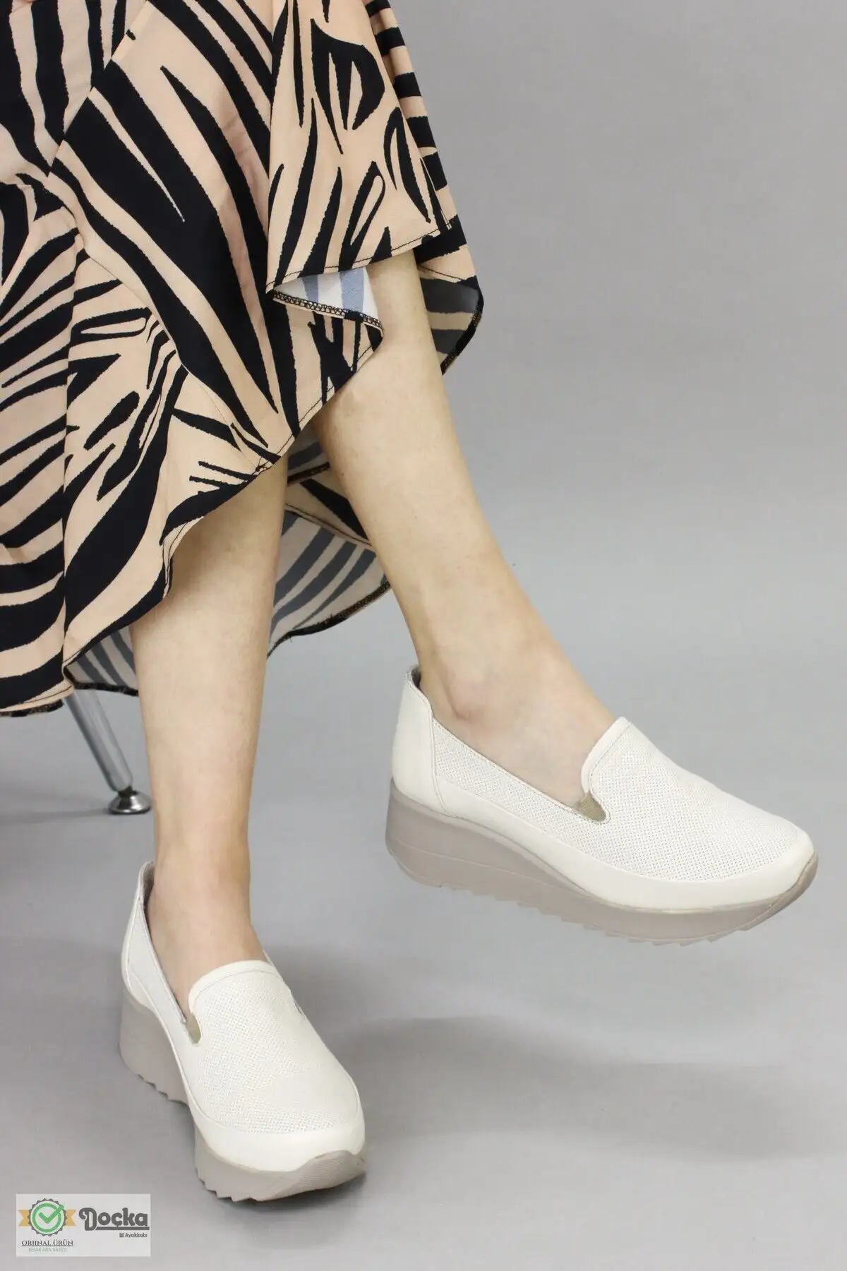 کفش ورزشی روزمره زنانه تابستانی پاشنه بلند اورتوپدیک از چرم طبیعی - 5551 کفش ورزشی روزمره زنانه تابستانی پاشنه بلند اورتوپدیک از چرم طبیعی - 5551