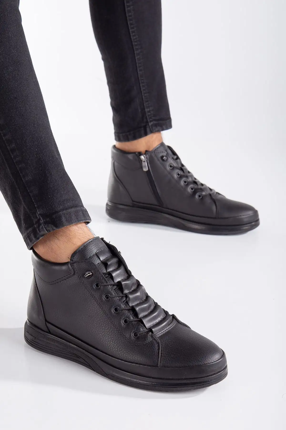 بوت مردانه   زمستانی با بند و زیپ، دارای زیره لاستیکی ضد لغزش و عایق سرما (مدل 222) - 5590 بوت مردانه زمستانی با بند و زیپ، دارای زیره لاستیکی ضد لغزش و عایق سرما (مدل 222) - 5590