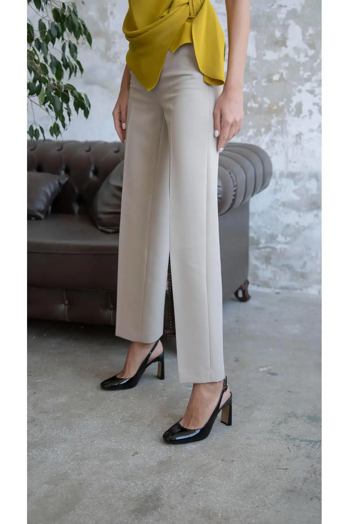 کفش اداری زنانه  پاشنهدار میکا سیاه لاک الکلی - 6259 کفش اداری زنانه پاشنهدار میکا سیاه لاک الکلی - 6259