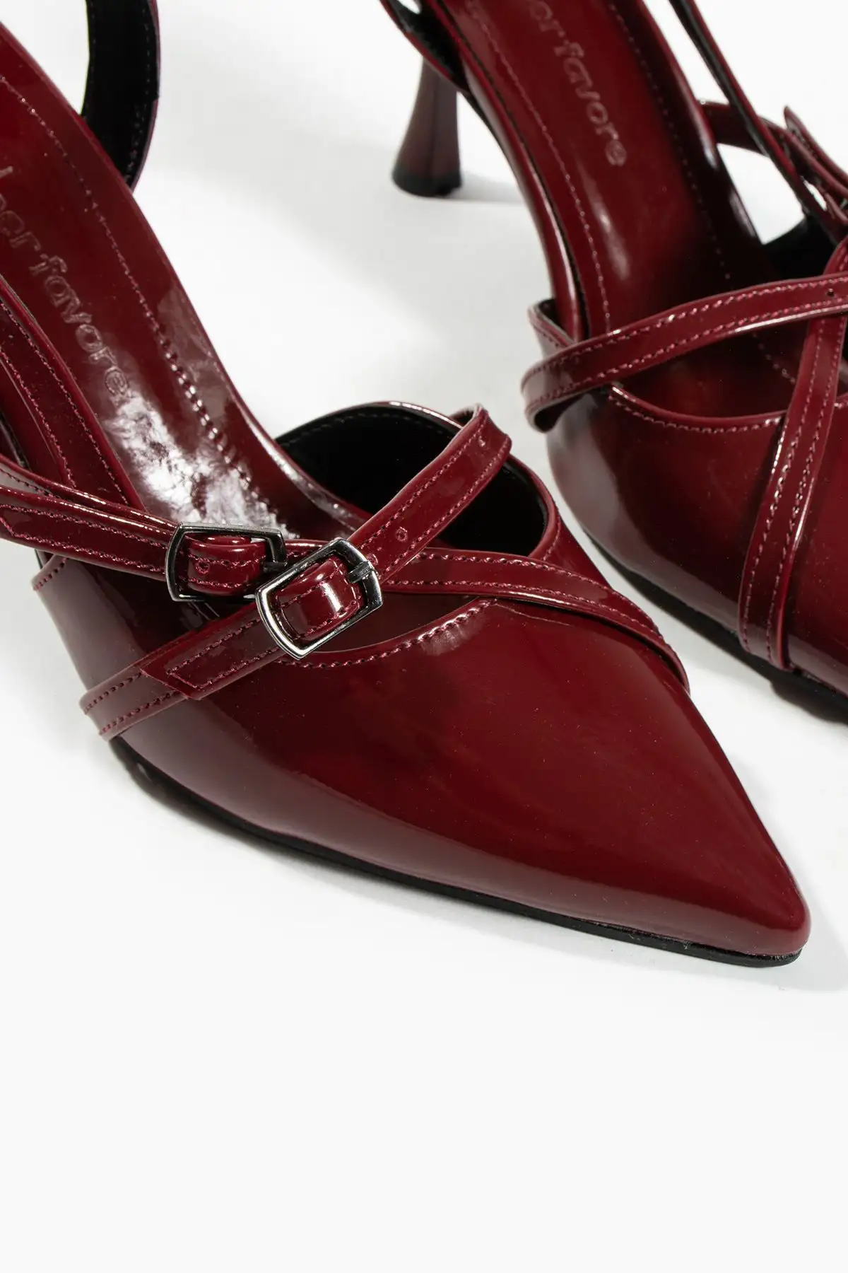 کفش پاشنه بلند زنانه دار چرم مصنوعی بوردو با دو بند و سگک نوک تیز رنگ گیلاس - 5764 کفش پاشنه بلند زنانه دار چرم مصنوعی بوردو با دو بند و سگک نوک تیز رنگ گیلاس - 5764