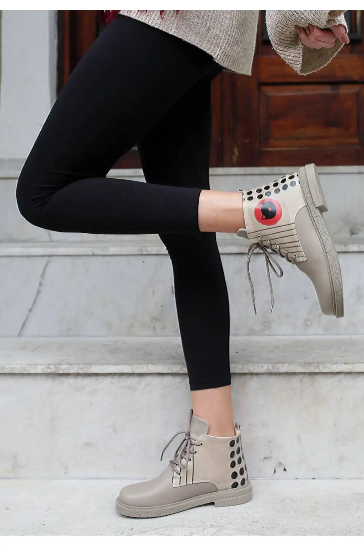 بوت و نیم بوت زنانه پتین بژ چرم گیاهی  - طراحی داتس اند کتس - 6703 بوت و نیم بوت زنانه پتین بژ چرم گیاهی - طراحی داتس اند کتس - 6703