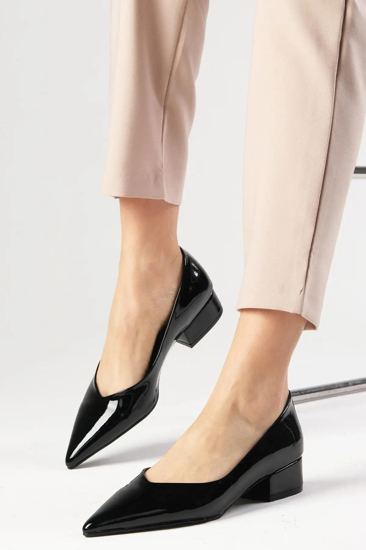 کفش اداری زنانه   ماری سیاه رنگ پاشنه کوتاه و براق - 6246 کفش اداری زنانه ماری سیاه رنگ پاشنه کوتاه و براق - 6246