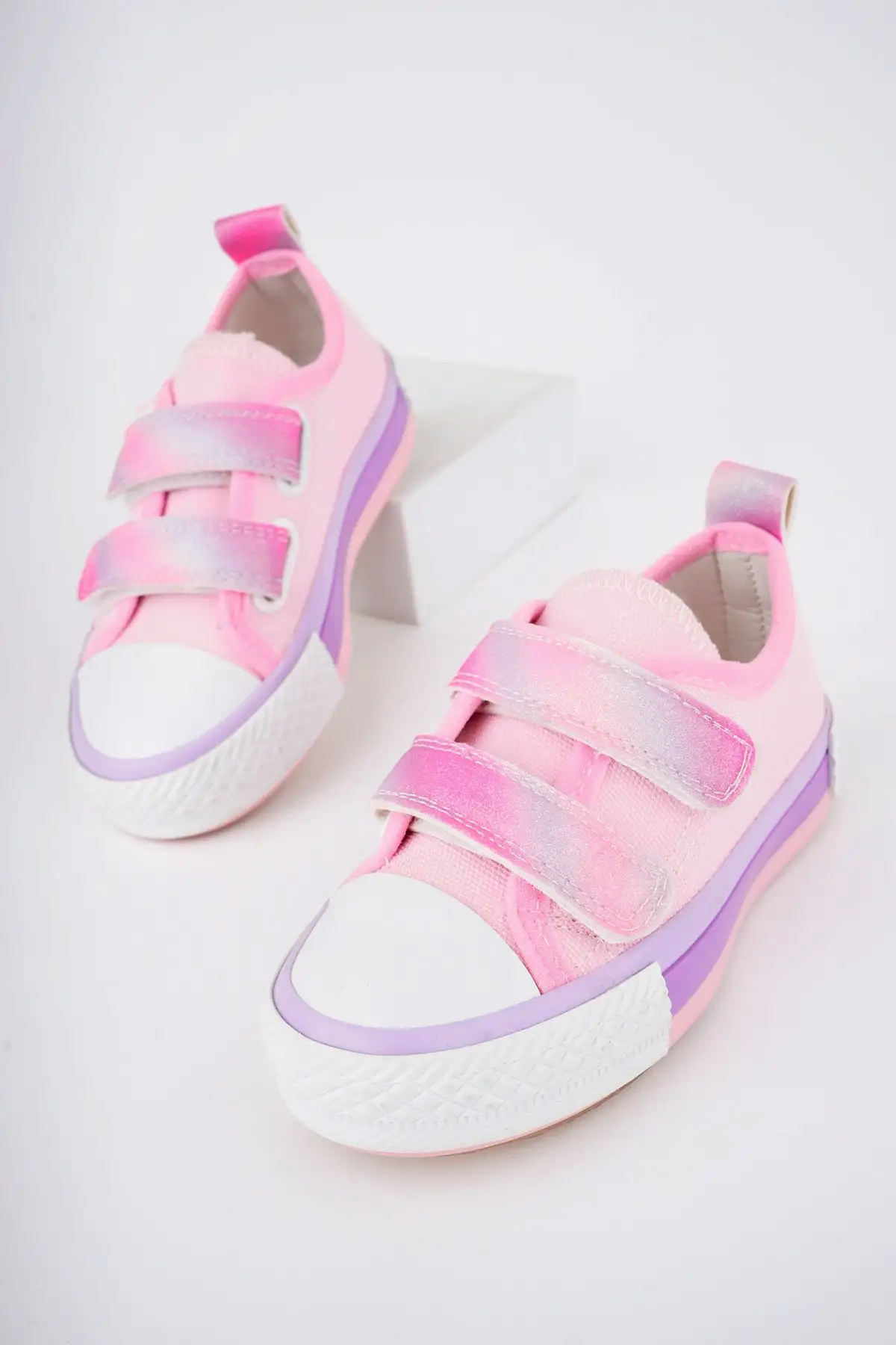 کفش دخترانه اسنیکر بچگانه صورتی با نور - 6879