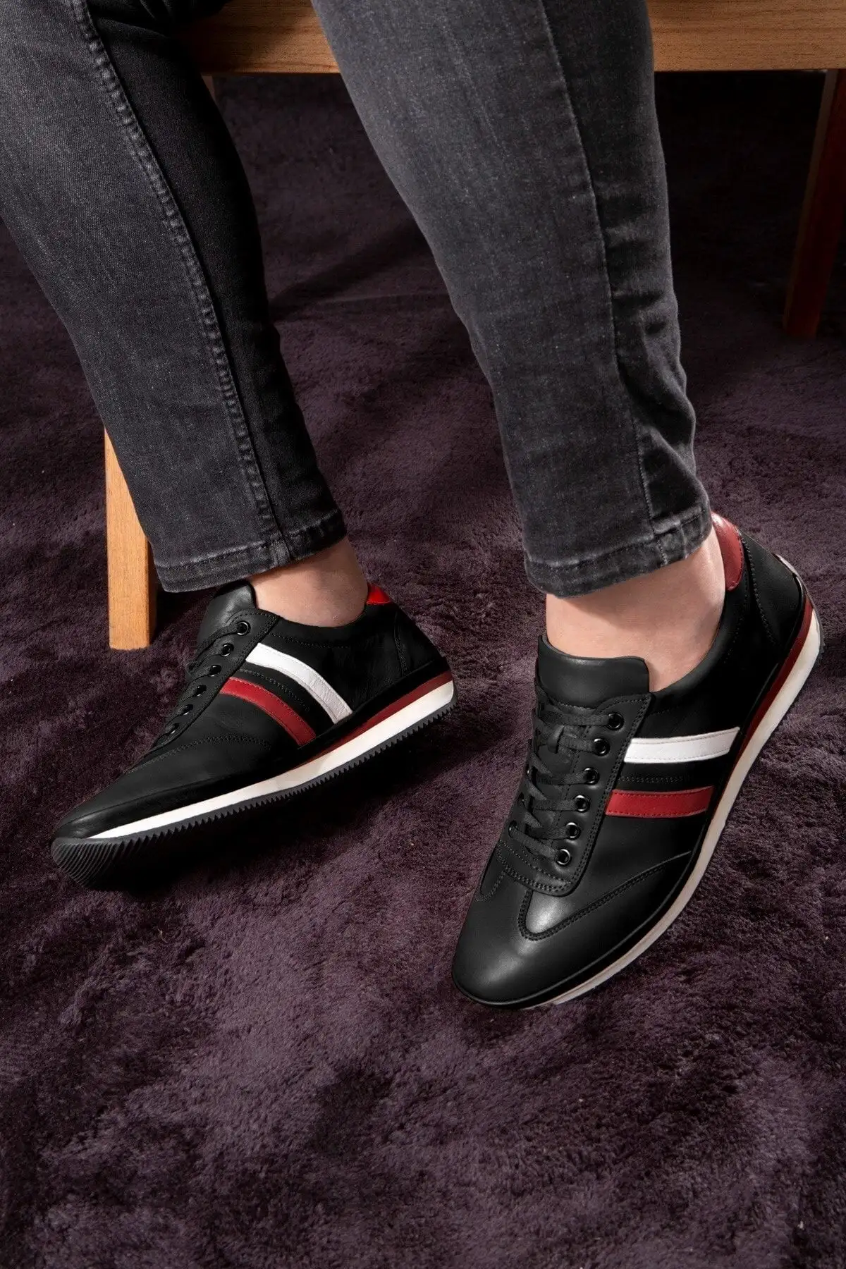 کفش سایز بزرگ مردانه محصولات به شرح زیر به فارسی ترجمه می‌شوند: - روزمره چرم طبیعی دینامیک - کژوال - 100% چرم - چهار فصل - 5654