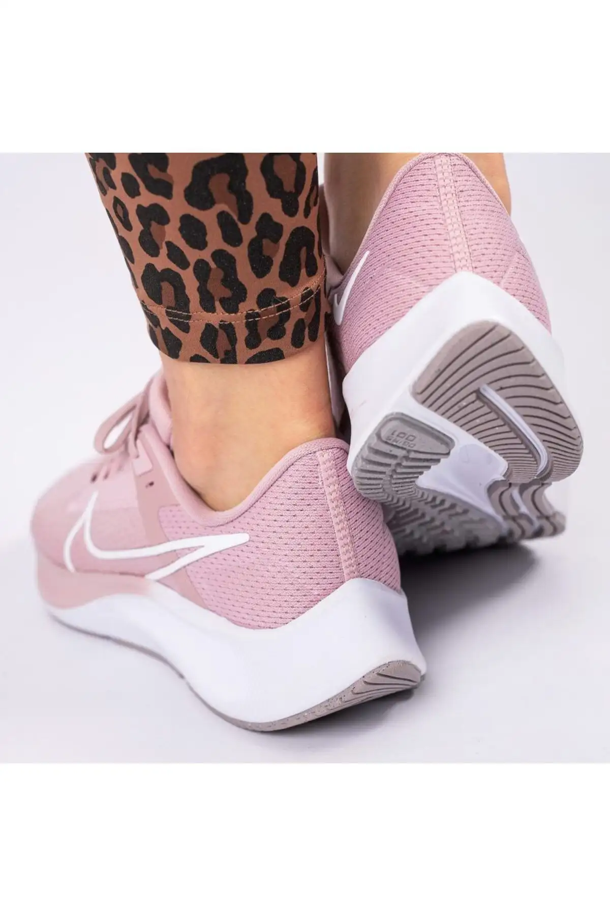 کفش ورزشی روزمره زنانه ایر زوم پگاسوس ۳۸ مدل Cw7358-103 - 7124