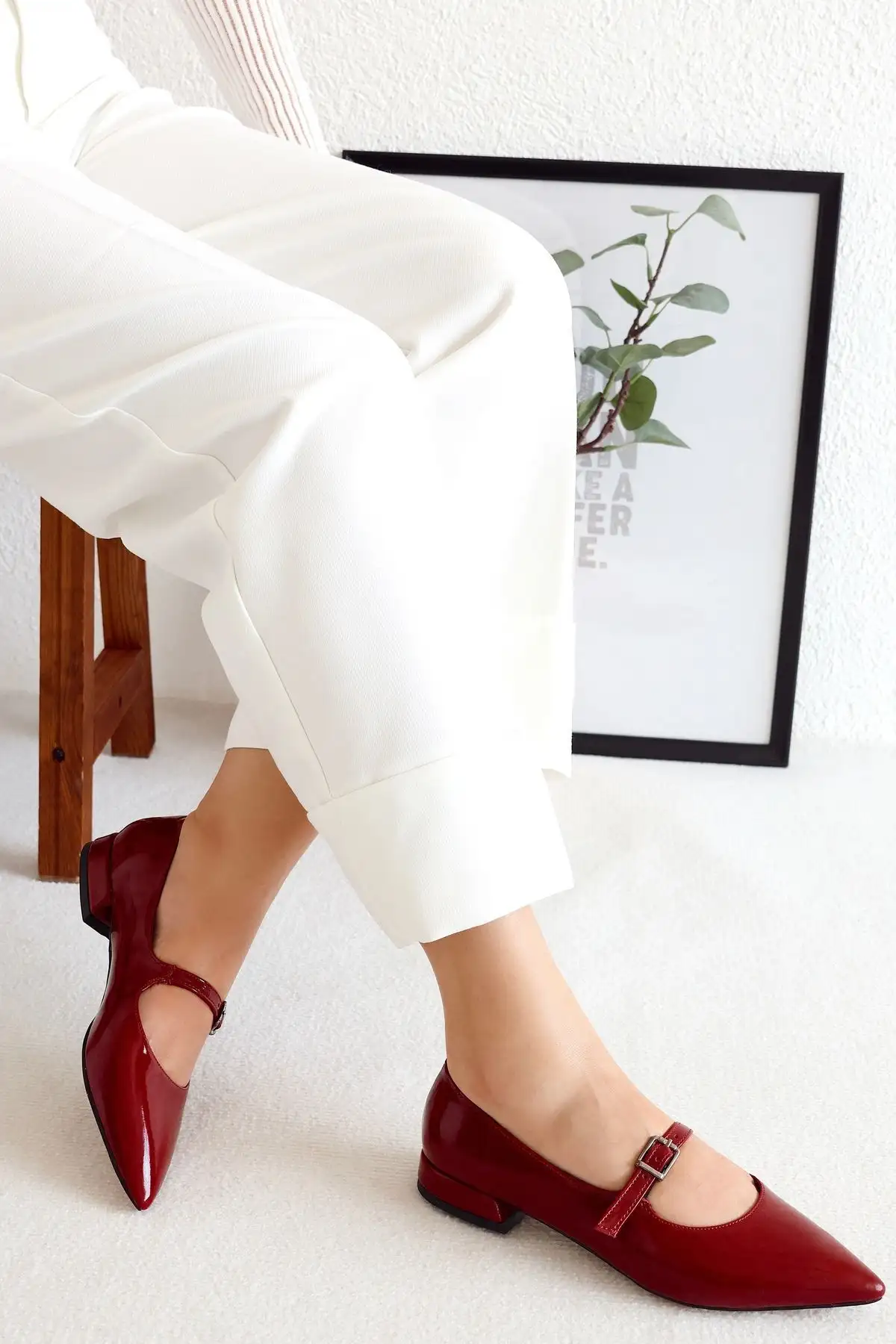 کفش اداری زنانه   پاشنه کوتاه با نوک تیز و پشتی بسته و کلاهدار - 6270 کفش اداری زنانه پاشنه کوتاه با نوک تیز و پشتی بسته و کلاهدار - 6270