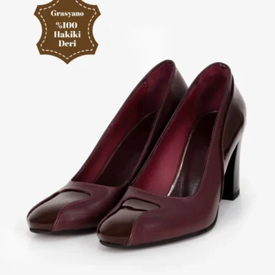 کفش مجلسی زنانه کلاسیک پاشنه‌دار با ضخامت ۷.۵ سانتی‌متر از چرم طبیعی بوردو با جزئیات از چرم براق درجه یک و نرم. - 5696
