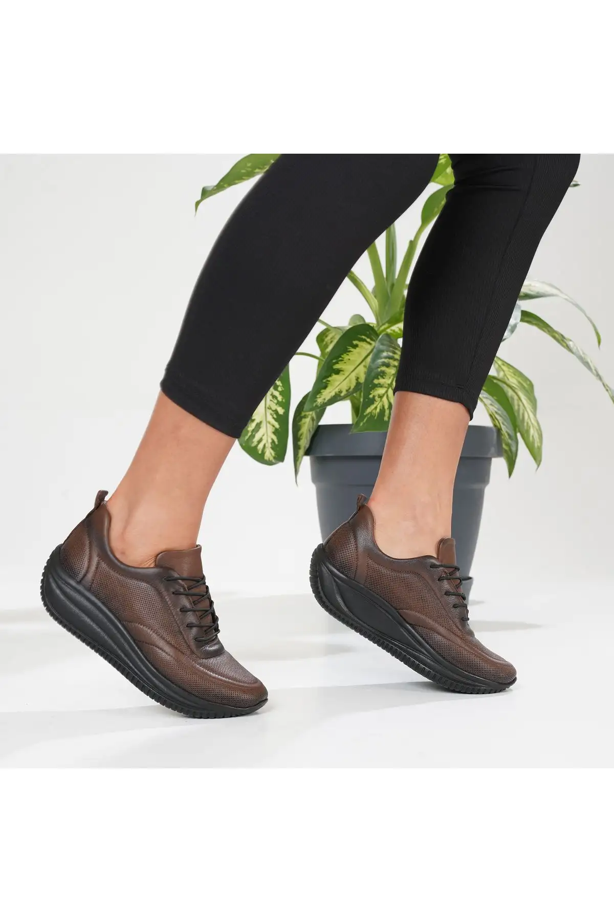 کفش ورزشی روزمره مناسب برای پاشنهدرد و زائدههای استخوانی،  چرم زنانه اورتوپدیک میرا. - 5555 کفش ورزشی روزمره مناسب برای پاشنهدرد و زائدههای استخوانی، چرم زنانه اورتوپدیک میرا. - 5555