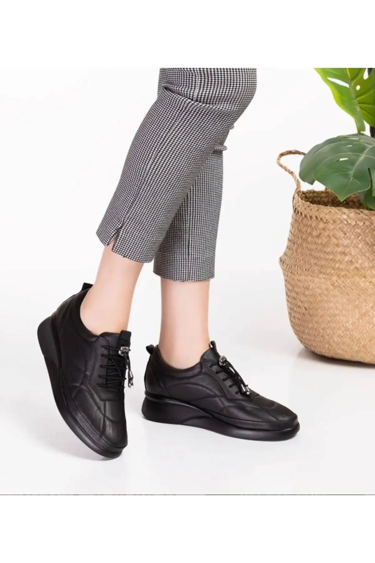 کفش ورزشی روزمره  زنانه چرم اورتوپدیک میرا مناسب برای پاشنههای سفت و برآمدگیهای استخوانی - 5544 کفش ورزشی روزمره زنانه چرم اورتوپدیک میرا مناسب برای پاشنههای سفت و برآمدگیهای استخوانی - 5544