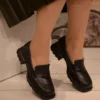 کفش مجلسی زنانه آکسفورد مدل لاوفر با نوک گرد از چرم مشکی کادین - 6217