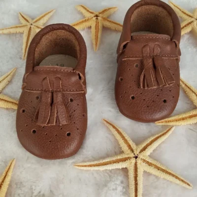 کفش نوزاد پسر پاپوش مکوسن بچه‌گانه از چرم طبیعی (اندازه‌گیری سایز در توضیحات) - 6551