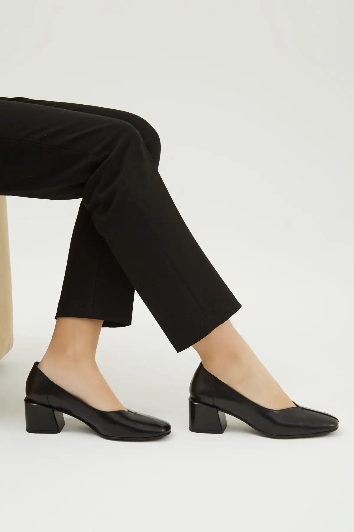 کفش اداری زنانه محصول: چرم اصل 33 2441289-1 بُن آیک Y23 - 6272