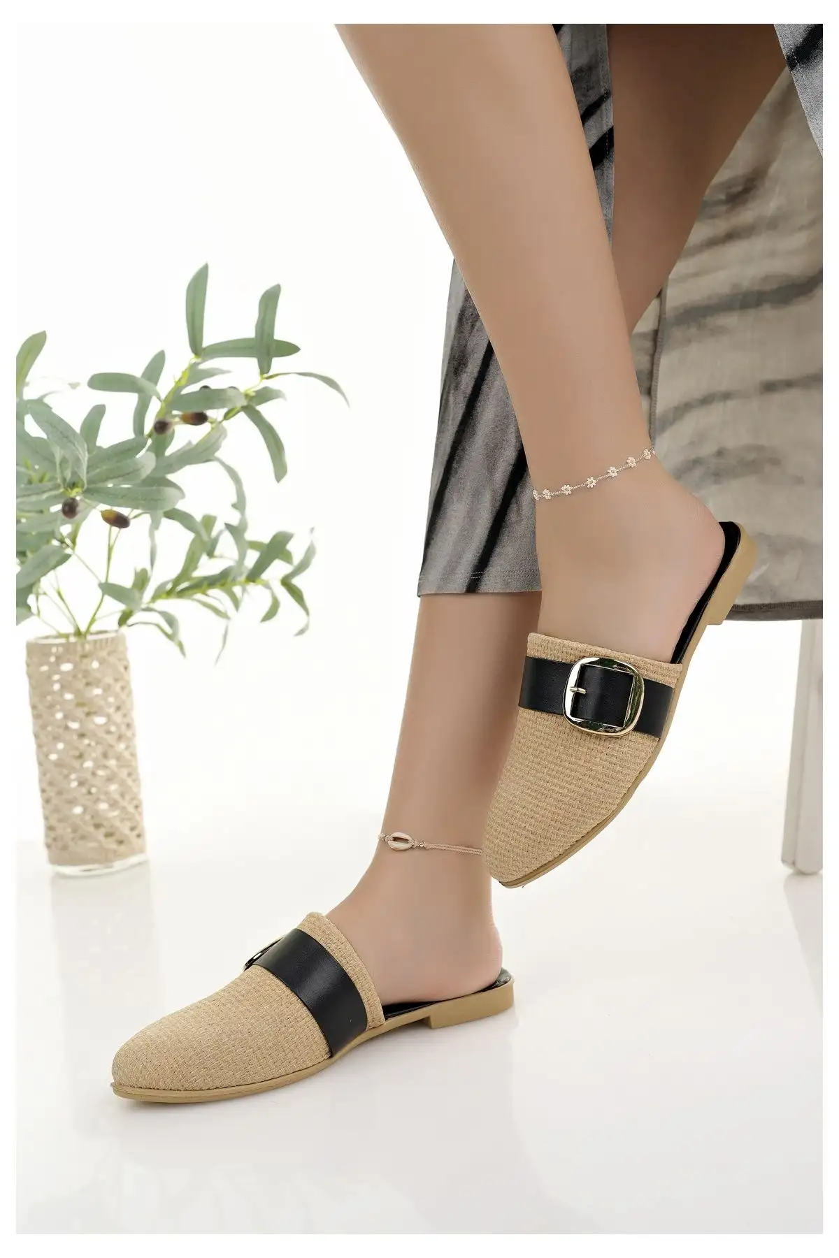 کفش اداری زنانه ترجمه فارسی محصول به شرح زیر است:"دمپایی روزمره  مشکی با جلوی بسته، بافت نی طبیعی، شیک، تابستانی، مناسب برای خانه، سواحل و تعطیلات، همچنین قابل استفاده در محیط کار." - 5730 کفش اداری زنانه ترجمه فارسی محصول به شرح زیر است: "دمپایی روزمره مشکی با جلوی بسته، بافت نی طبیعی، شیک، تابستانی، مناسب برای خانه، سواحل و تعطیلات، همچنین قابل استفاده در محیط کار." - 5730