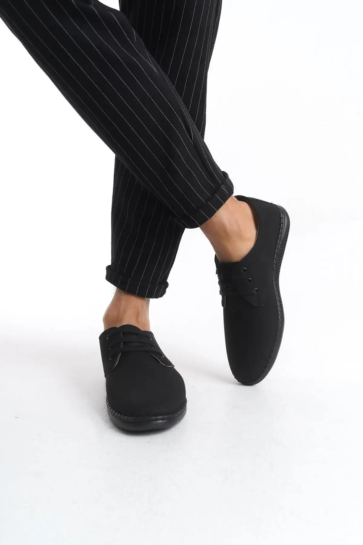 کفش روزمره مردانه   چرمی طبیعی راحتی با بند، سایز دقیق، نوک گرد و زیره انعطافپذیر - 6480 کفش روزمره مردانه چرمی طبیعی راحتی با بند، سایز دقیق، نوک گرد و زیره انعطافپذیر - 6480