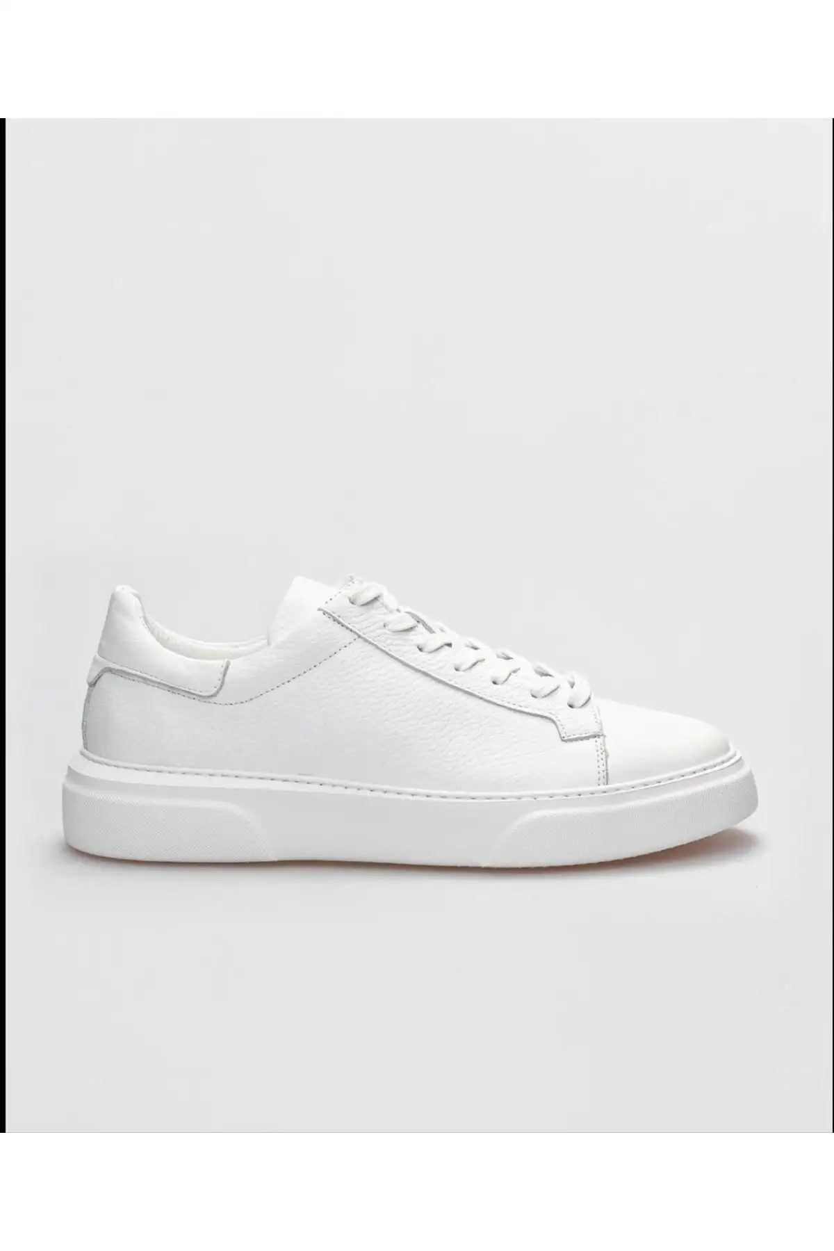 کفش روزمره مردانه    فوق العاده راحت از چرم طبیعی %100 سفید مدل LUASS25AL0040 - 6382 کفش روزمره مردانه فوق العاده راحت از چرم طبیعی 0 سفید مدل LUASS25AL0040 - 6382