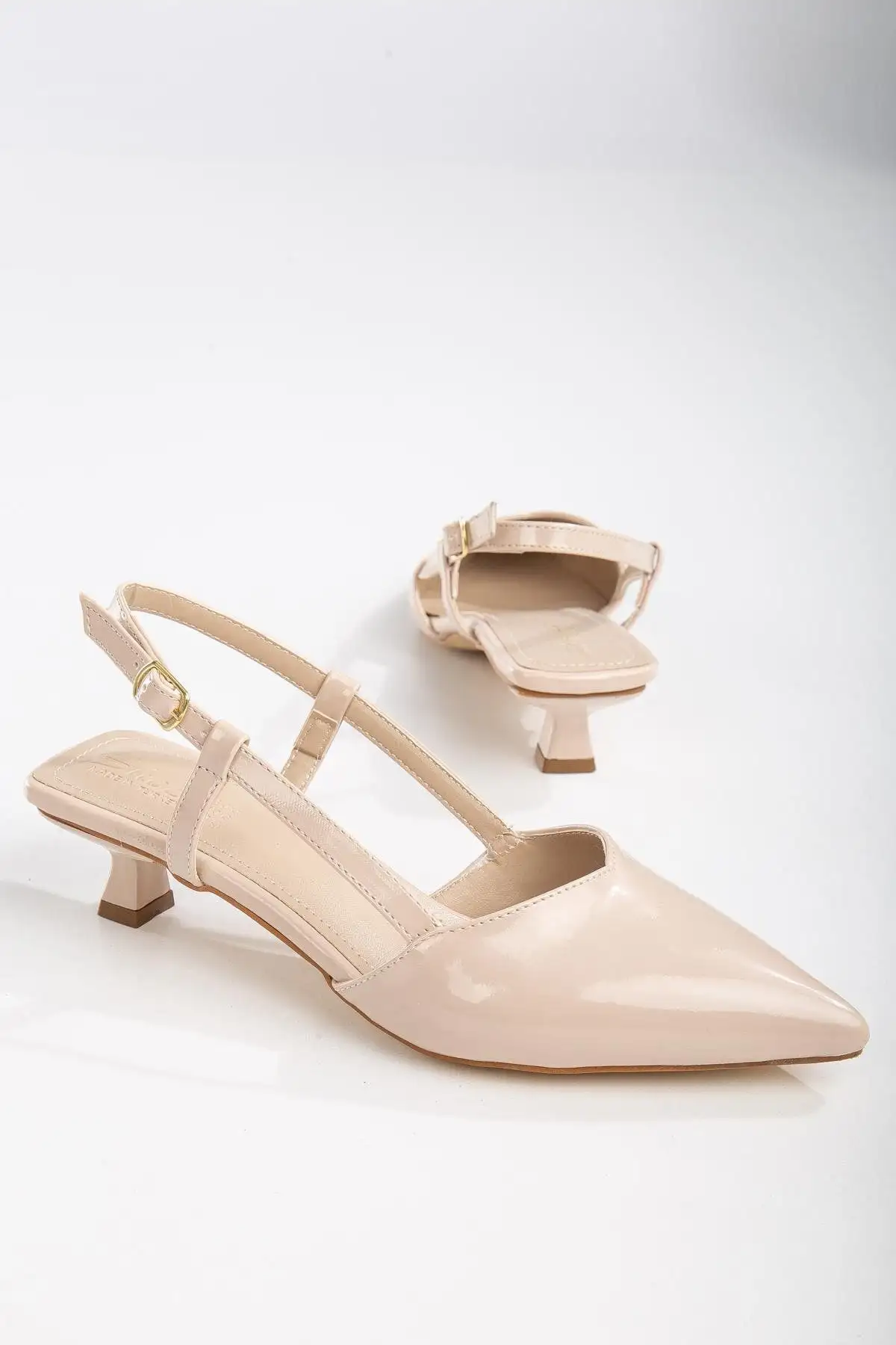 کفش پاشنه بلند زنانه  دار ۳ سانتیمتری با نوک تیز و قفلدار روگن بژ - 5762 کفش پاشنه بلند زنانه دار ۳ سانتیمتری با نوک تیز و قفلدار روگن بژ - 5762