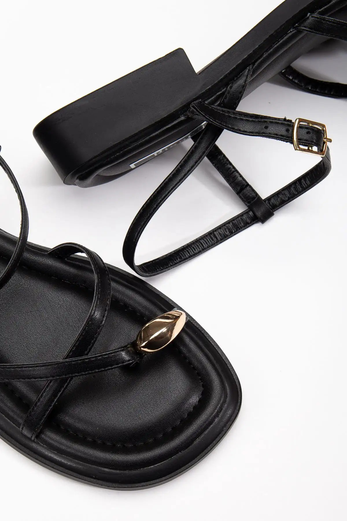 کفش صندل زنانه رینگ طلایی  روزمره مشکی ریصولی - 6403 کفش صندل زنانه رینگ طلایی روزمره مشکی ریصولی - 6403