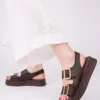 کفش صندل زنانه سا sandalet راحتی با بندهای قابل تنظیم و کشی در قسمت پشتی، با رویه قهوه‌ای و مخصوص خانم‌ها. - 6420