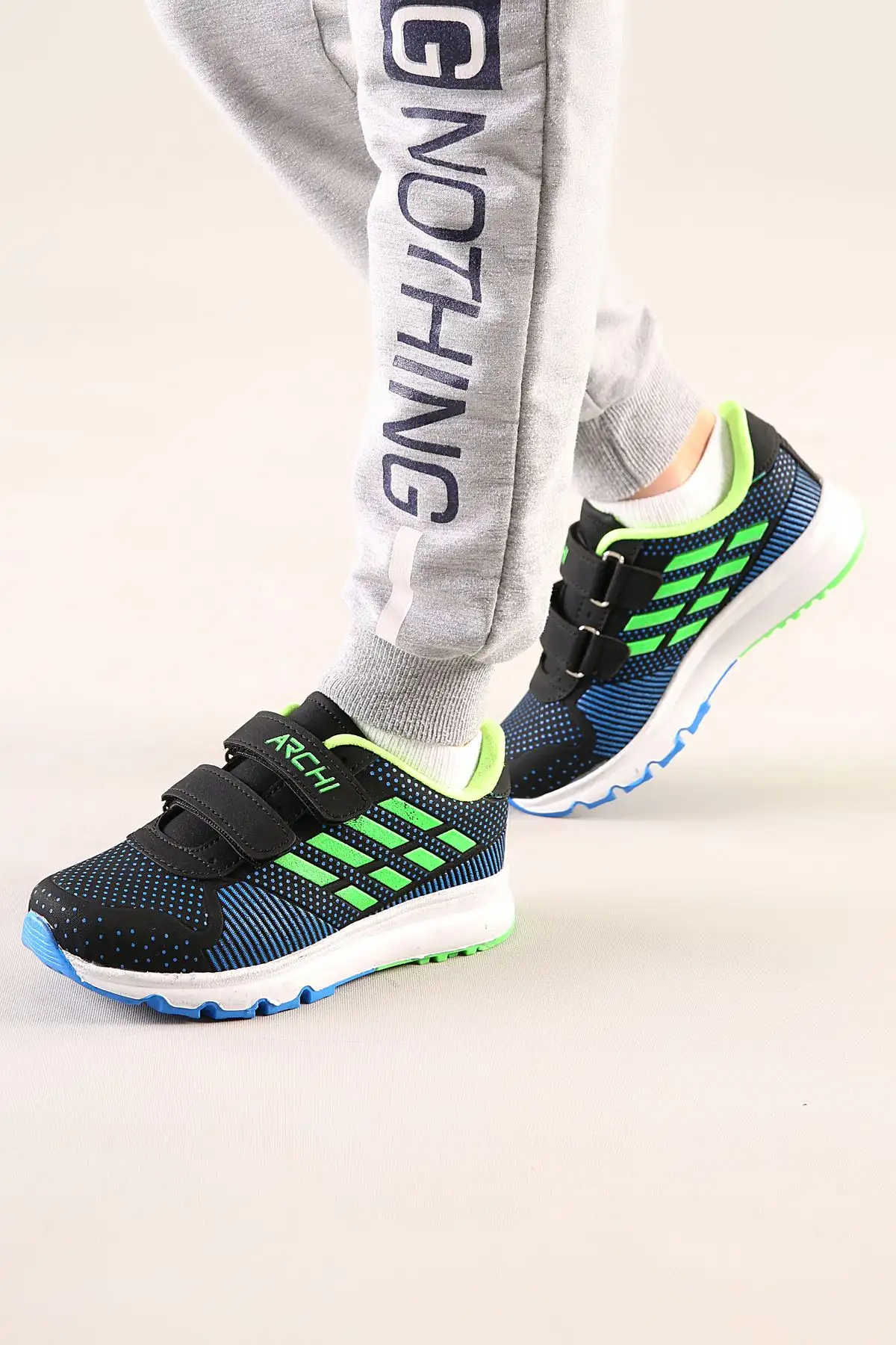 کفش پسرانه ورزشی روزانه آناتومیک کودک با رنگ سیاه و نارنجی - 5785