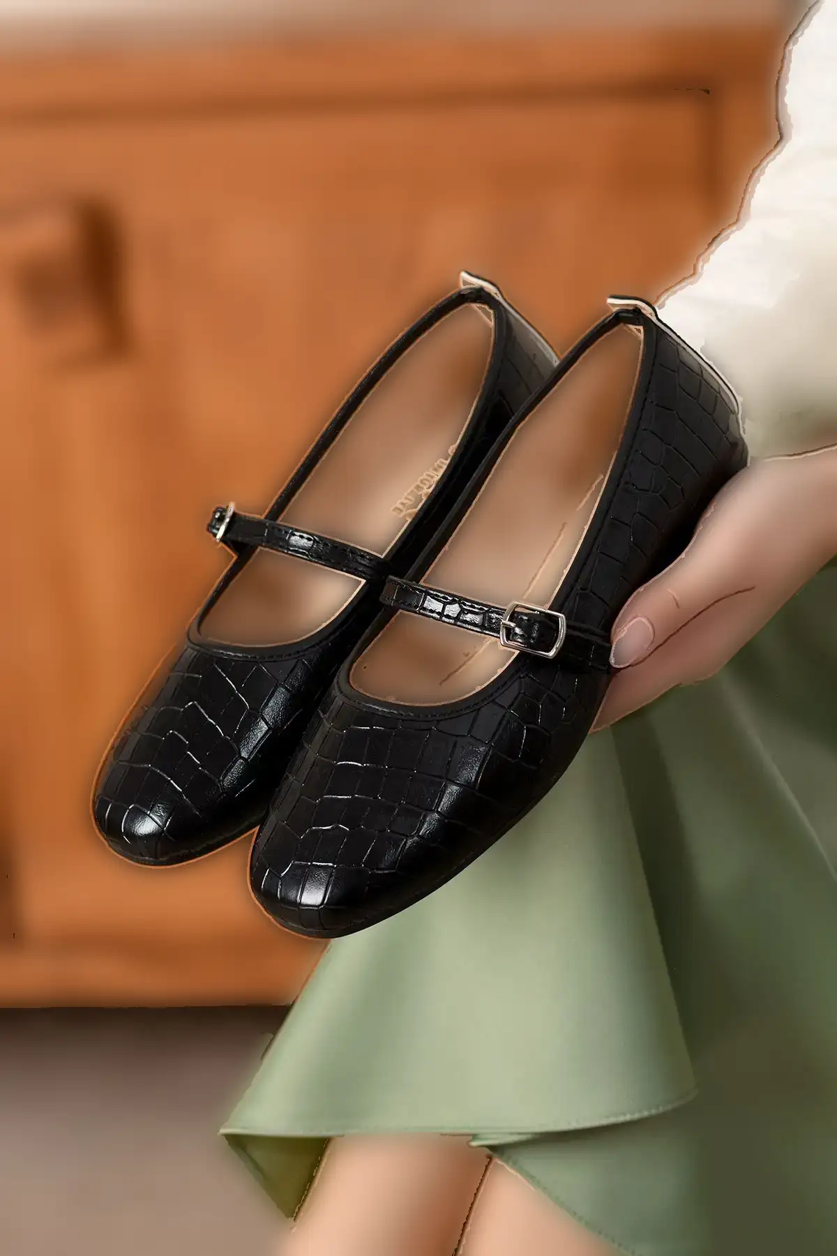 کفش اداری زنانه میا  پاشنهدار  راحت و سبک بدون صدا اورتوپدیک برای استفاده روزانه،  منزل، دفتر و فضای باز - 5713 کفش اداری زنانه میا پاشنهدار راحت و سبک بدون صدا اورتوپدیک برای استفاده روزانه، منزل، دفتر و فضای باز - 5713