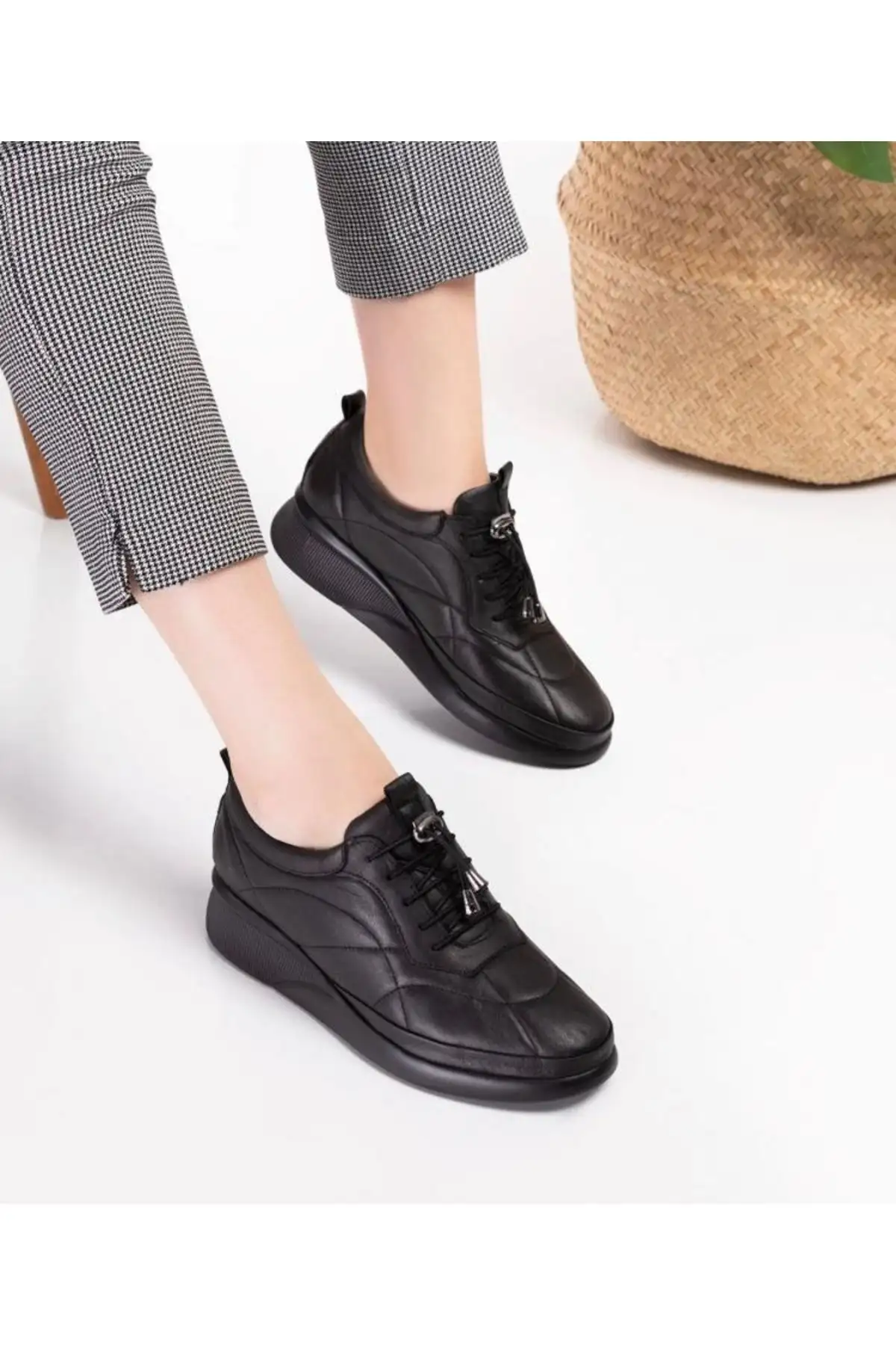 کفش ورزشی روزمره  زنانه چرم اورتوپدیک میرا مناسب برای پاشنههای سفت و برآمدگیهای استخوانی - 5544 کفش ورزشی روزمره زنانه چرم اورتوپدیک میرا مناسب برای پاشنههای سفت و برآمدگیهای استخوانی - 5544