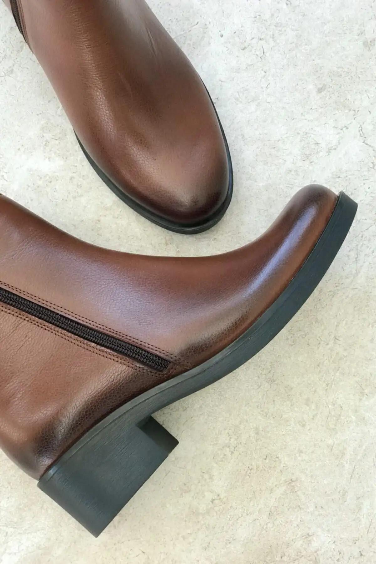 بوت و نیم بوت زنانه   ی  چرم طبیعی کرم - 6685 بوت و نیم بوت زنانه ی چرم طبیعی کرم - 6685