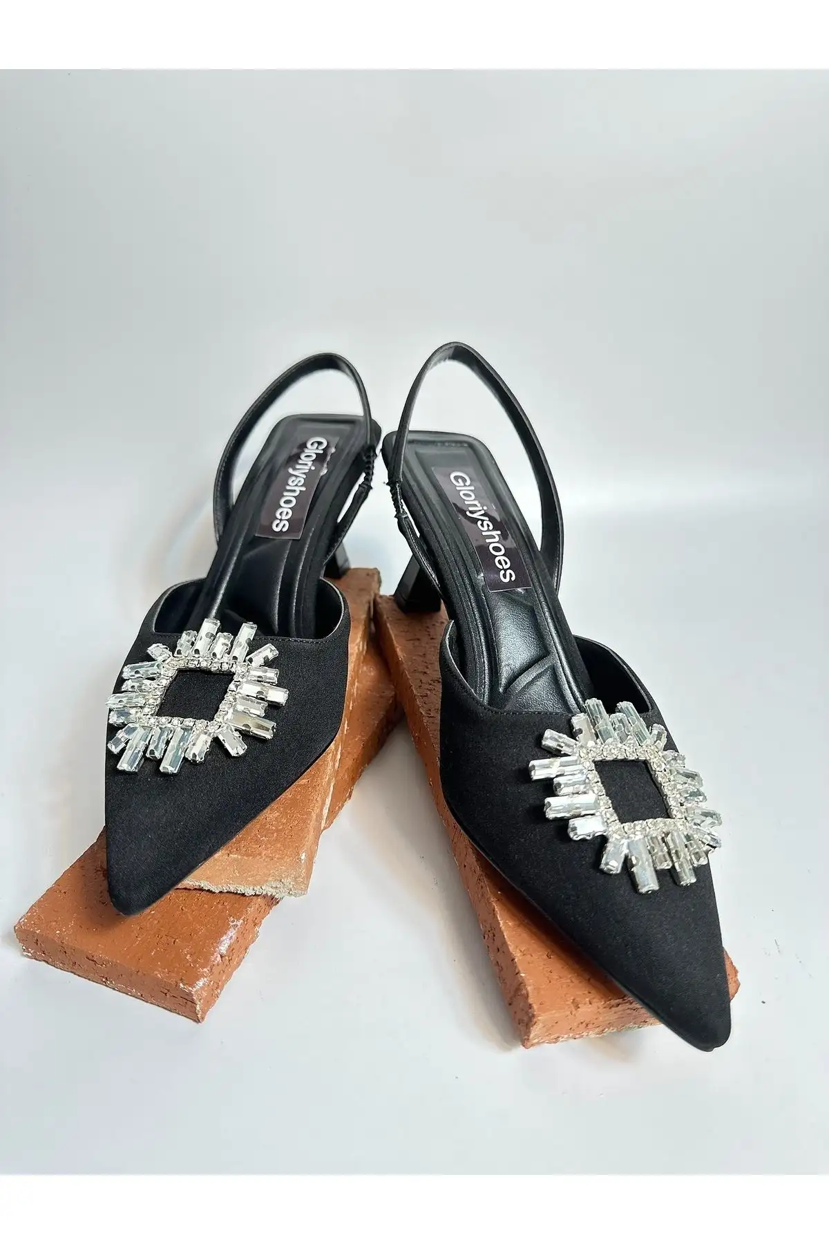 کفش مجلسی زنانه  پاشنه 5 سانتی متر سنگ دار ساتن مشکی 0480 - 6736 کفش مجلسی زنانه پاشنه 5 سانتی متر سنگ دار ساتن مشکی 0480 - 6736