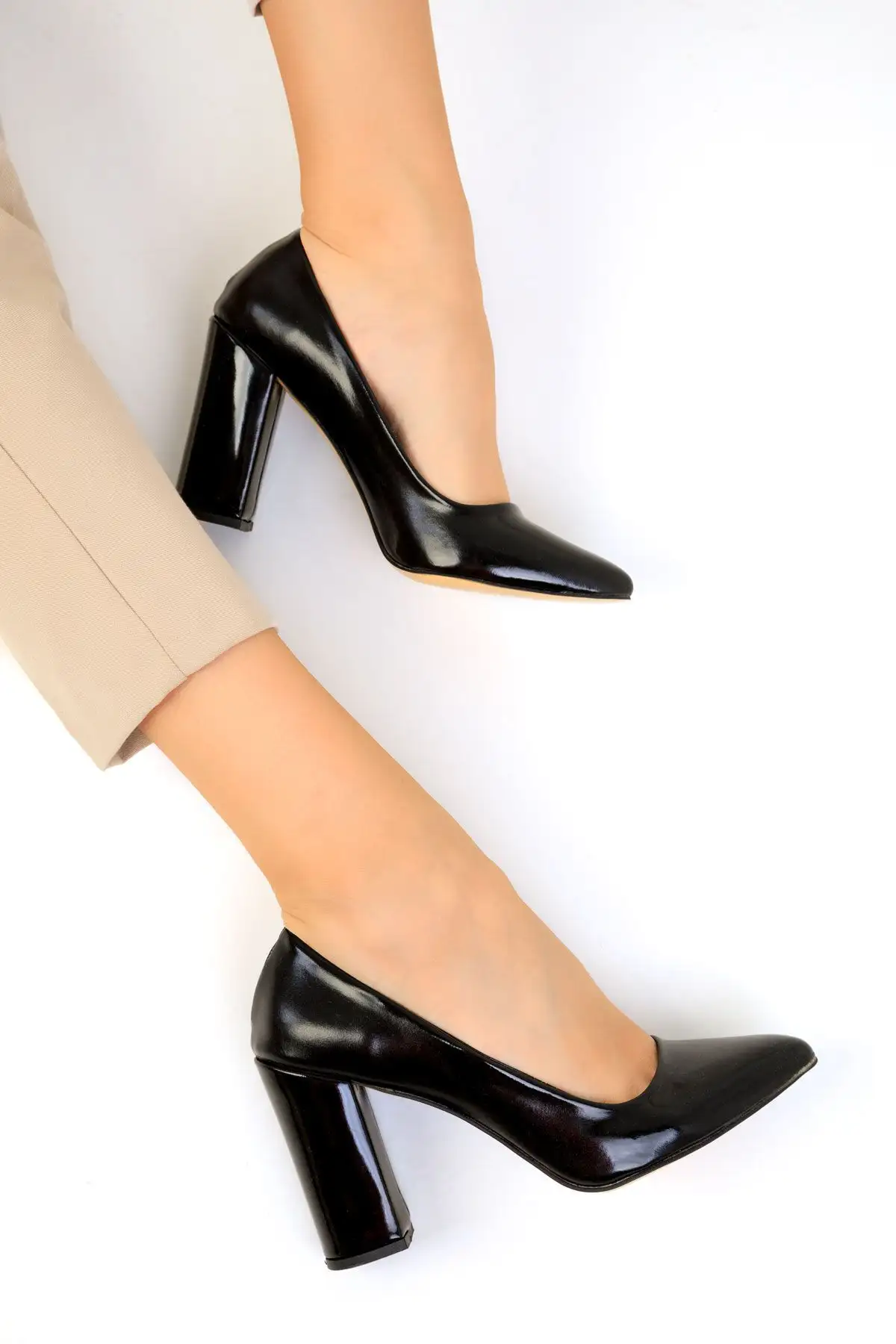 کفش اداری زنانه  پاشنهبلند کلاسیک  براق مشکی 15313 - 6264 کفش اداری زنانه پاشنهبلند کلاسیک براق مشکی 15313 - 6264