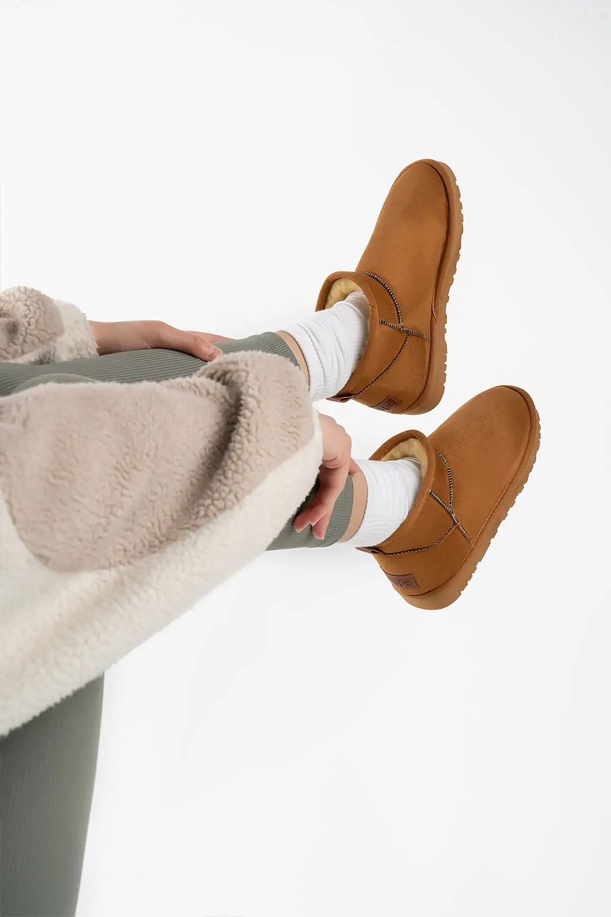 بوت و نیم بوت زنانه پتین کتاه زمستانی  مدل تابا، با طراحی فقالعاده مینی  داخل گرم  خزدار. - 6701 بوت و نیم بوت زنانه پتین کتاه زمستانی مدل تابا، با طراحی فقالعاده مینی داخل گرم خزدار. - 6701