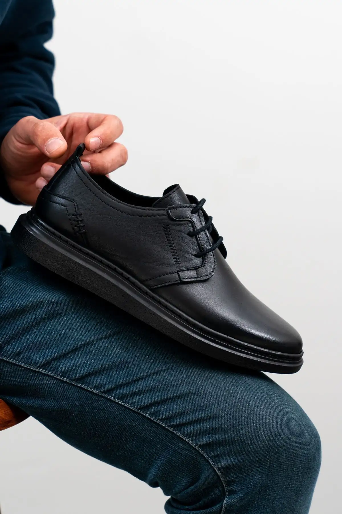 کفش روزمره مردانه 1.  کلاسیک
2.   از چرم طبیعی -
3.  لوفر
4.  راحتی - 7045 کفش روزمره مردانه 1. کلاسیک 2. از چرم طبیعی - 3. لوفر 4. راحتی - 7045