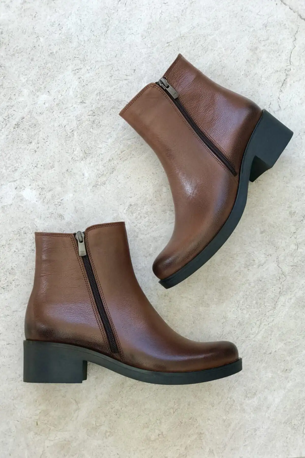 بوت و نیم بوت زنانه   ی  چرم طبیعی کرم - 6685 بوت و نیم بوت زنانه ی چرم طبیعی کرم - 6685