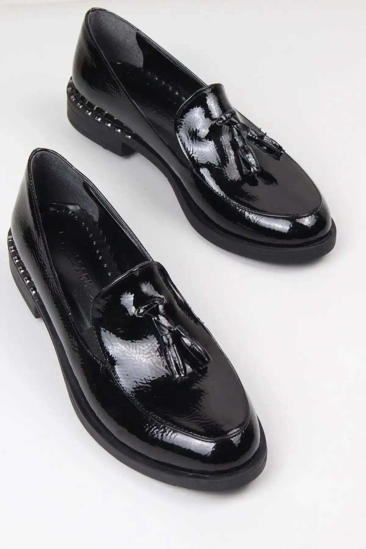 کفش اداری زنانه  لوافر  سیاه با پاشنه و طراحی کلاسیک روزمره مناسب برای محیط کار - 5710 کفش اداری زنانه لوافر سیاه با پاشنه و طراحی کلاسیک روزمره مناسب برای محیط کار - 5710