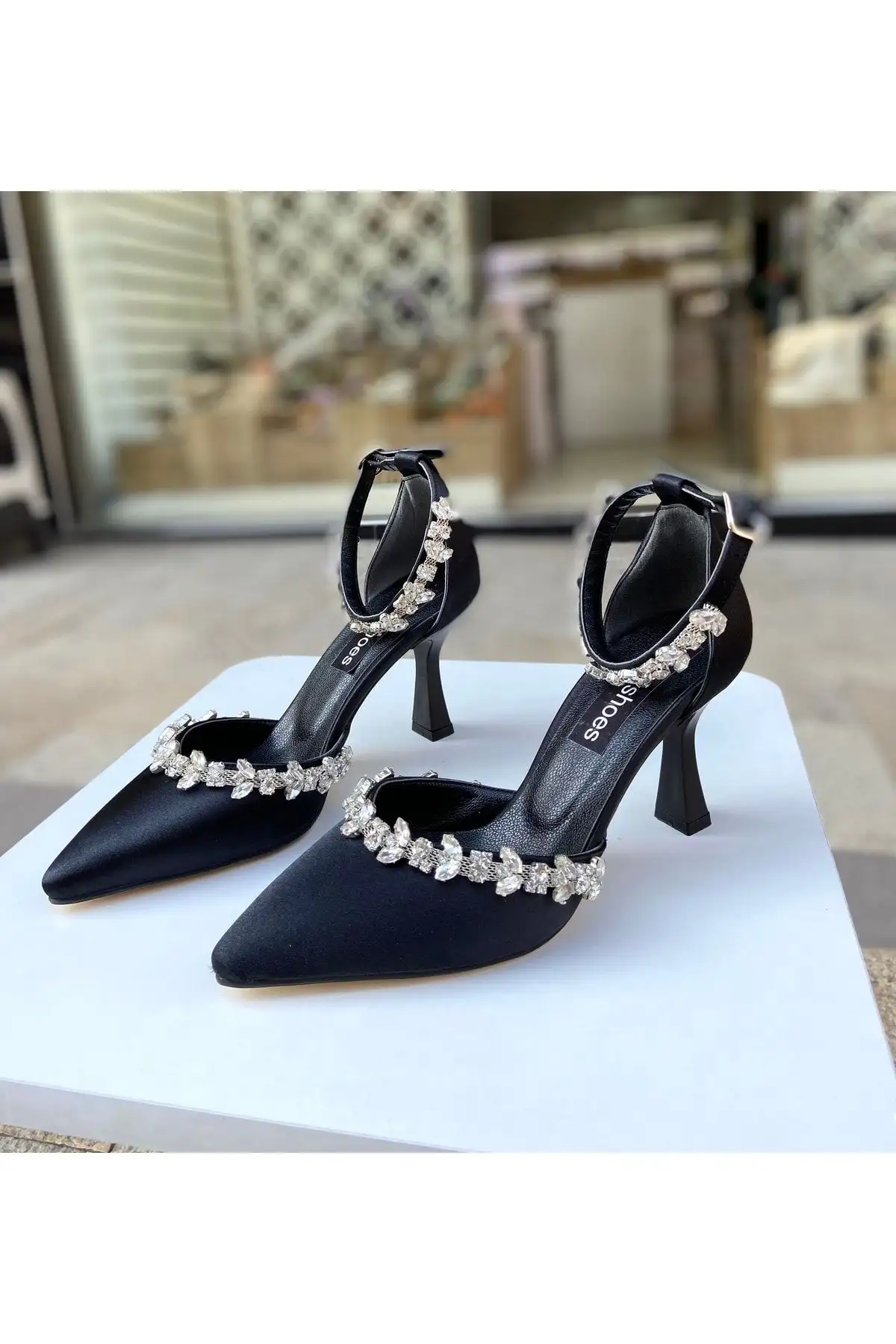 کفش مجلسی زنانه  پاشنه بلند سنگدار مشکی ساتن 9 سانتیمتری 0280 - 6743 کفش مجلسی زنانه پاشنه بلند سنگدار مشکی ساتن 9 سانتیمتری 0280 - 6743