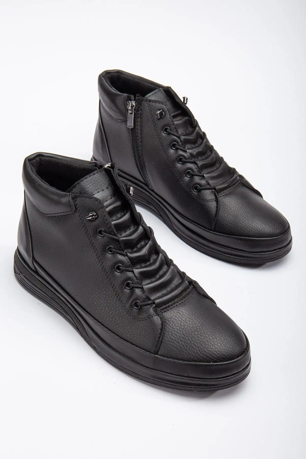 بوت مردانه   زمستانی با بند و زیپ، دارای زیره لاستیکی ضد لغزش و عایق سرما (مدل 222) - 5590 بوت مردانه زمستانی با بند و زیپ، دارای زیره لاستیکی ضد لغزش و عایق سرما (مدل 222) - 5590