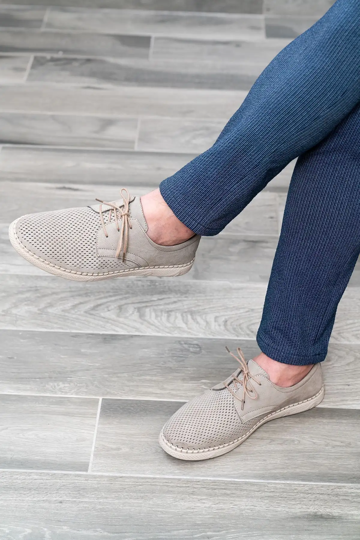 کفش روزمره مردانه 1.   چرمی اصل
2.
3.  تابستانی
4.  لوفر به رنگ بژ - 6483 کفش روزمره مردانه 1. چرمی اصل 2. 3. تابستانی 4. لوفر به رنگ بژ - 6483