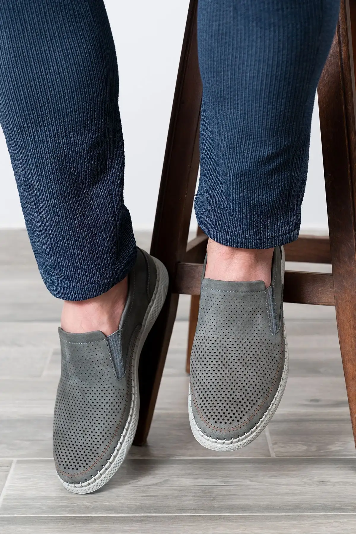 کفش ورزشی روزمره 1.  مردانه طبیعی چرم
2.
3.  تابستانی
4.  لوفر نبوک خاکستری - 5531 کفش ورزشی روزمره 1. مردانه طبیعی چرم 2. 3. تابستانی 4. لوفر نبوک خاکستری - 5531