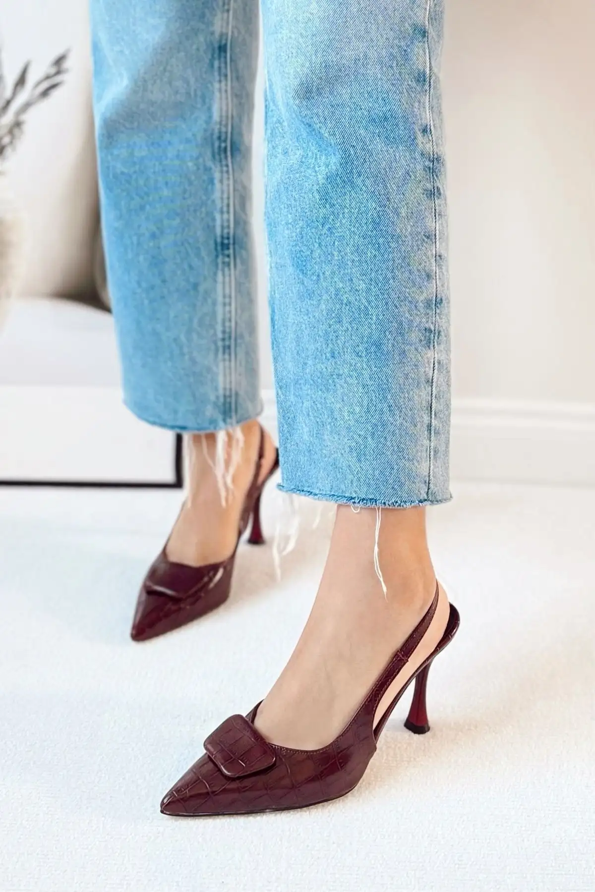 کفش اداری زنانه  پاشنه بلند  با نوک تیز و عقب باز، مدل ویرل توکا، مناسب برای مهمانیها و مراسمات رسمی. - 6266 کفش اداری زنانه پاشنه بلند با نوک تیز و عقب باز، مدل ویرل توکا، مناسب برای مهمانیها و مراسمات رسمی. - 6266