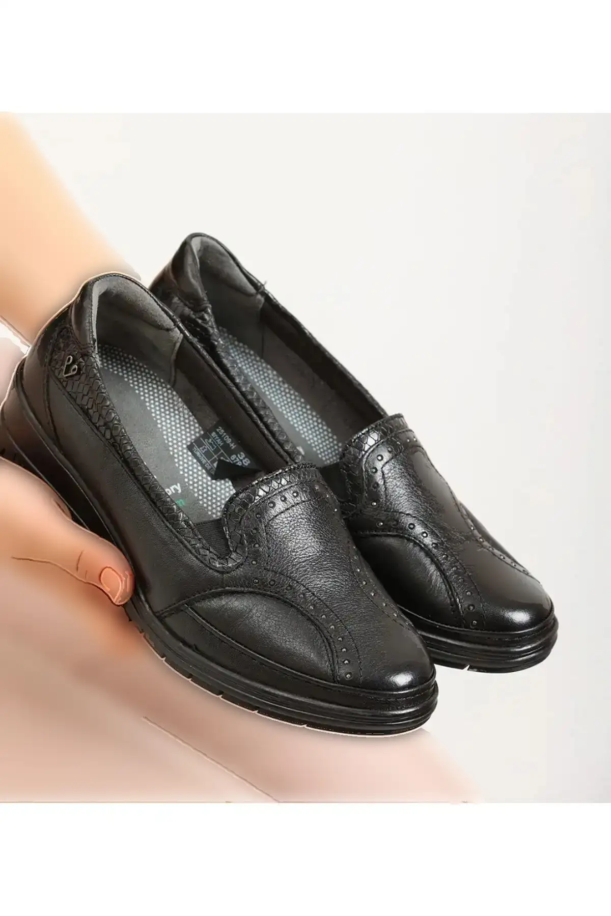 کفش ورزشی روزمره زنانه کژوال مخصوص پای اورتوپدی با بالشتک استخوانی ساخته شده از چرم طبیعی ۲۵۱۰۹ - 5562