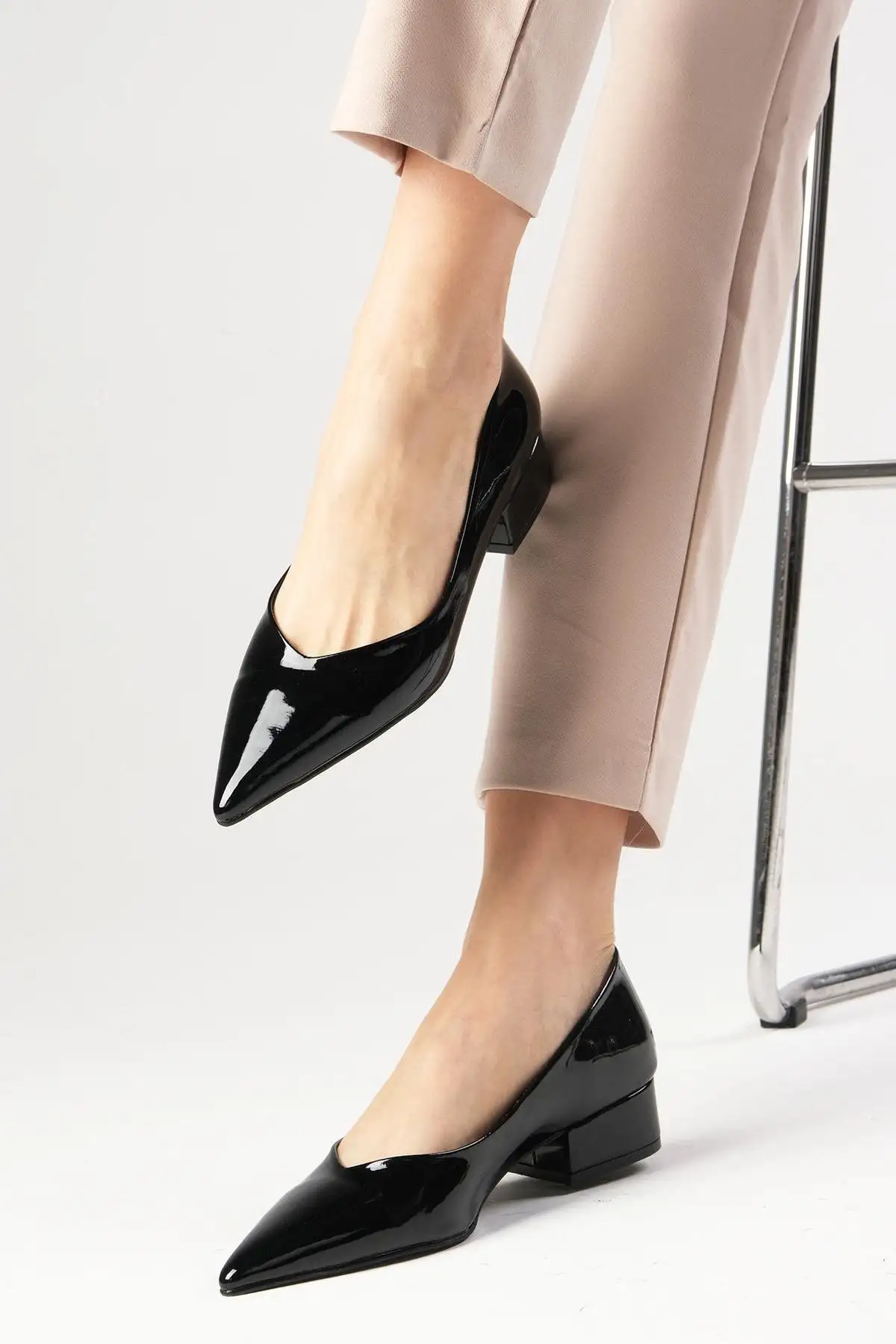 کفش اداری زنانه   ماری سیاه رنگ پاشنه کوتاه و براق - 6246 کفش اداری زنانه ماری سیاه رنگ پاشنه کوتاه و براق - 6246