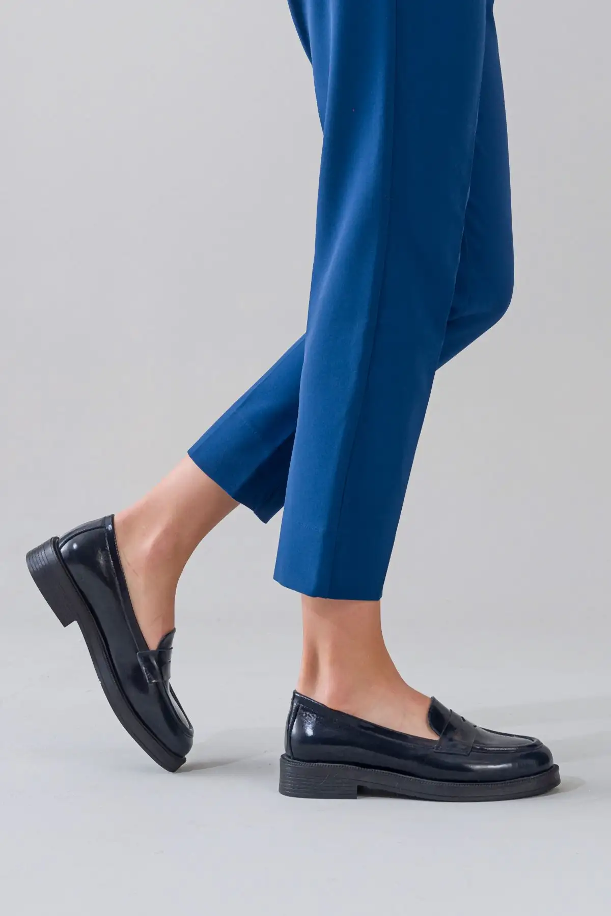 کفش اداری زنانه   لوفر رسمی از چرم لاکی آبی تیره واقعی - 5715 کفش اداری زنانه لوفر رسمی از چرم لاکی آبی تیره واقعی - 5715