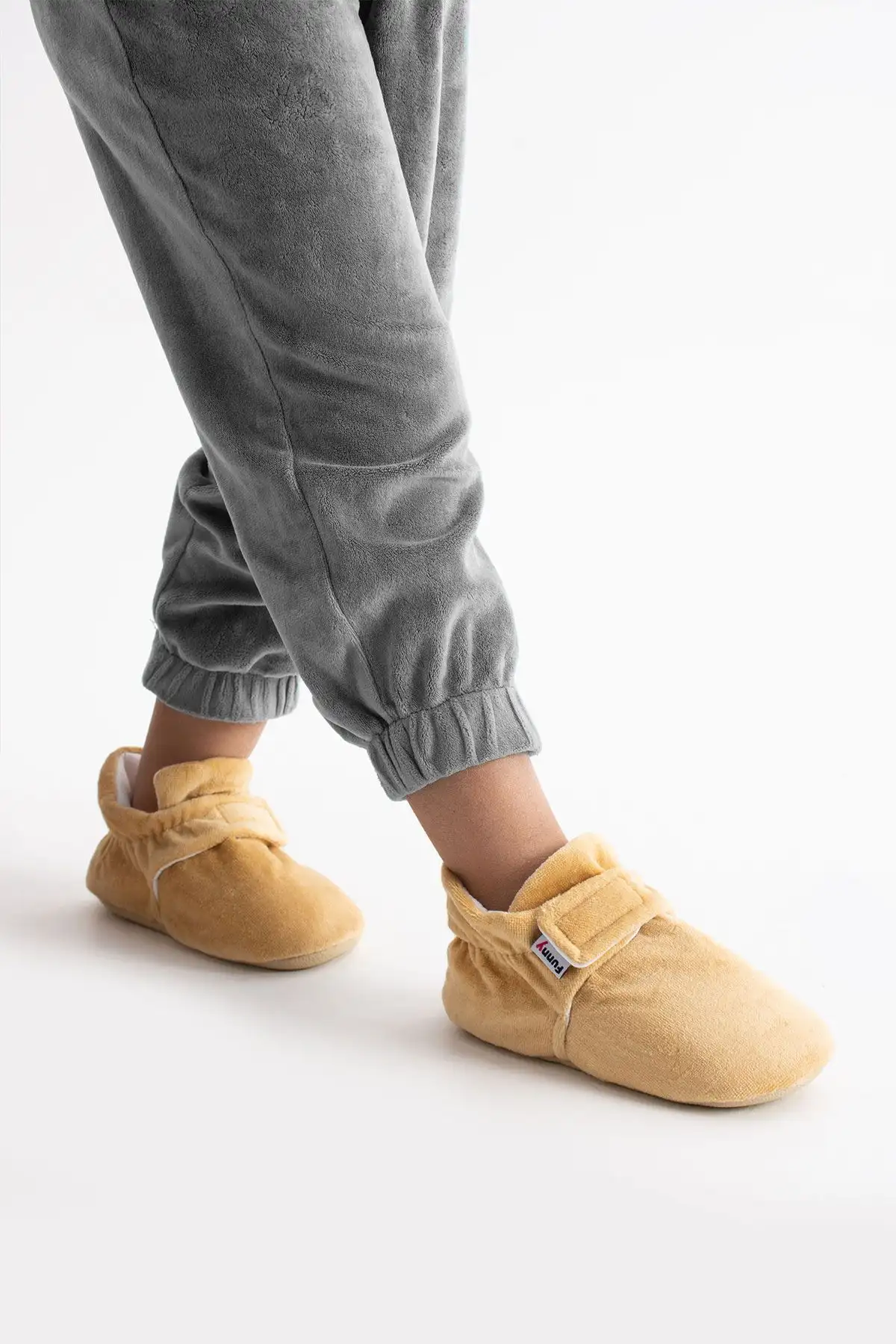 کفش نوزاد پسر پاندوف نرم و راحت با بافت مخملی، انعطاف‌پذیر، ارگونومیک، با کفی بسیار نرم و طراحی خاص، ارگانیک و راحت. - 6541