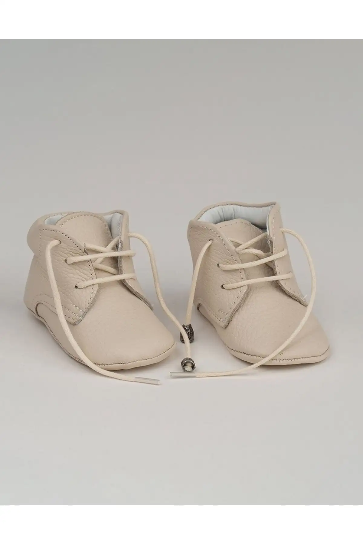 کفش نوزاد پسر بوت ی چرمی با بند لئو - رنگ کرم - 7149 کفش نوزاد پسر بوت ی چرمی با بند لئو - رنگ کرم - 7149