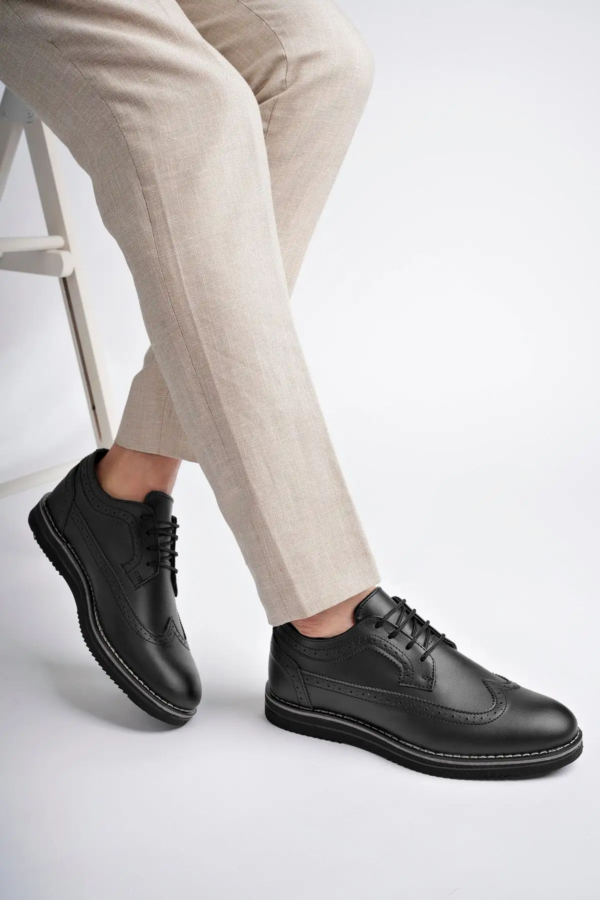 کفش روزمره مردانه   اُکسفورد مدل Freemax.1118 در رنگ سیاه چرم - 6044 کفش روزمره مردانه اُکسفورد مدل Freemax.1118 در رنگ سیاه چرم - 6044