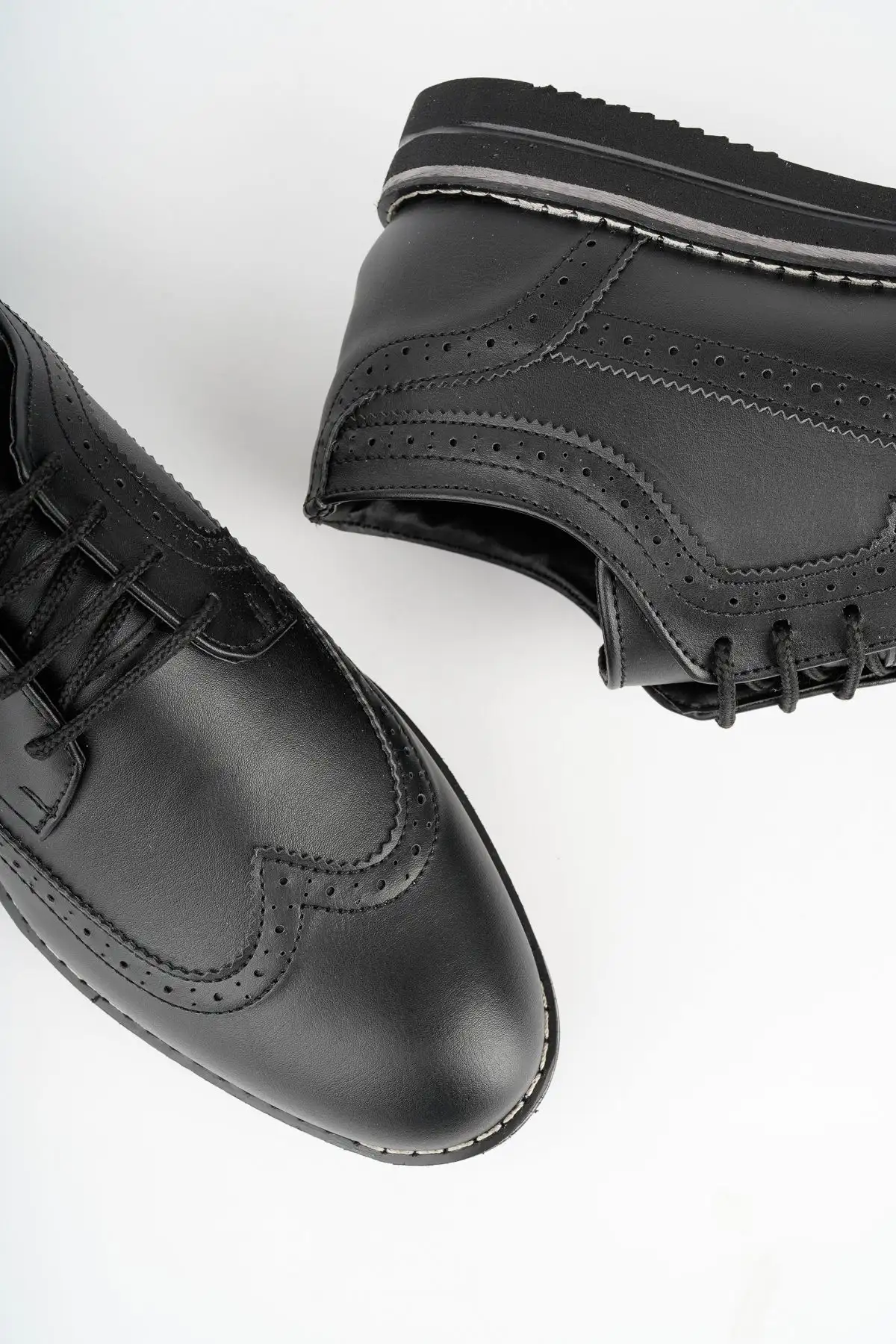 کفش روزمره مردانه   اُکسفورد مدل Freemax.1118 در رنگ سیاه چرم - 6044 کفش روزمره مردانه اُکسفورد مدل Freemax.1118 در رنگ سیاه چرم - 6044