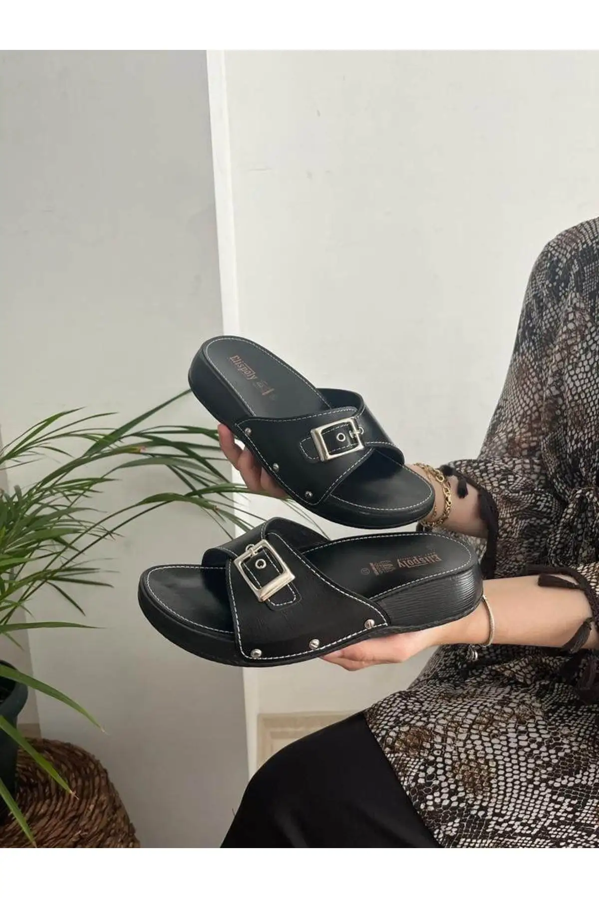 کفش راحتی خانه زنانه پاپوش طبی آناتومیک کلاسیک با یک بند، دمپایی مادر، دمپایی خیابانی - 7007 کفش راحتی خانه زنانه پاپوش طبی آناتومیک کلاسیک با یک بند، دمپایی مادر، دمپایی خیابانی - 7007