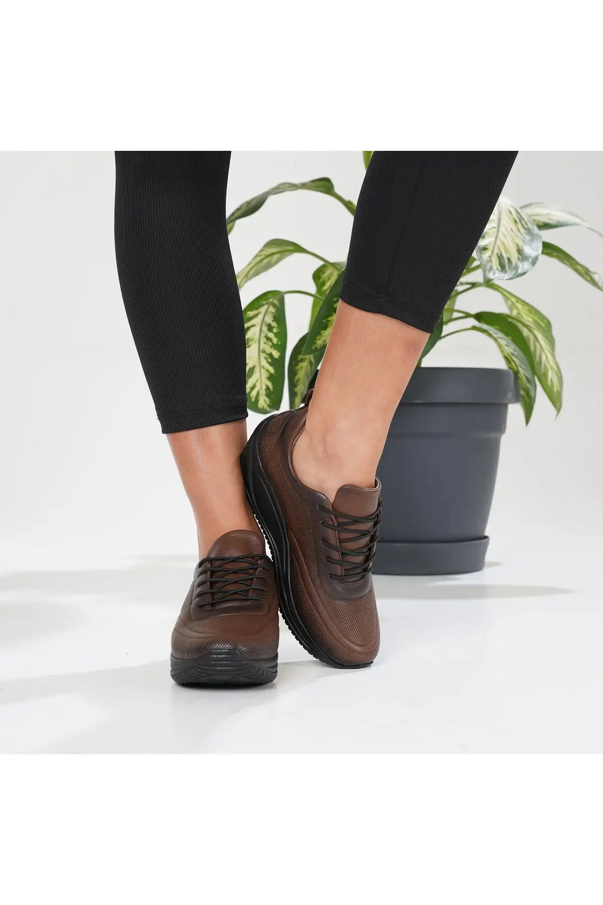 کفش ورزشی روزمره مناسب برای پاشنهدرد و زائدههای استخوانی،  چرم زنانه اورتوپدیک میرا. - 5555 کفش ورزشی روزمره مناسب برای پاشنهدرد و زائدههای استخوانی، چرم زنانه اورتوپدیک میرا. - 5555